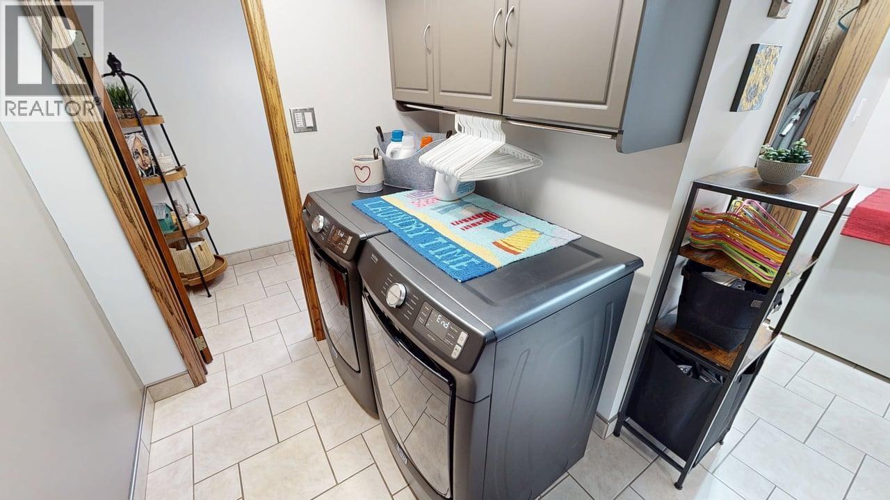 77 PRINCESS CRESCENT - 27