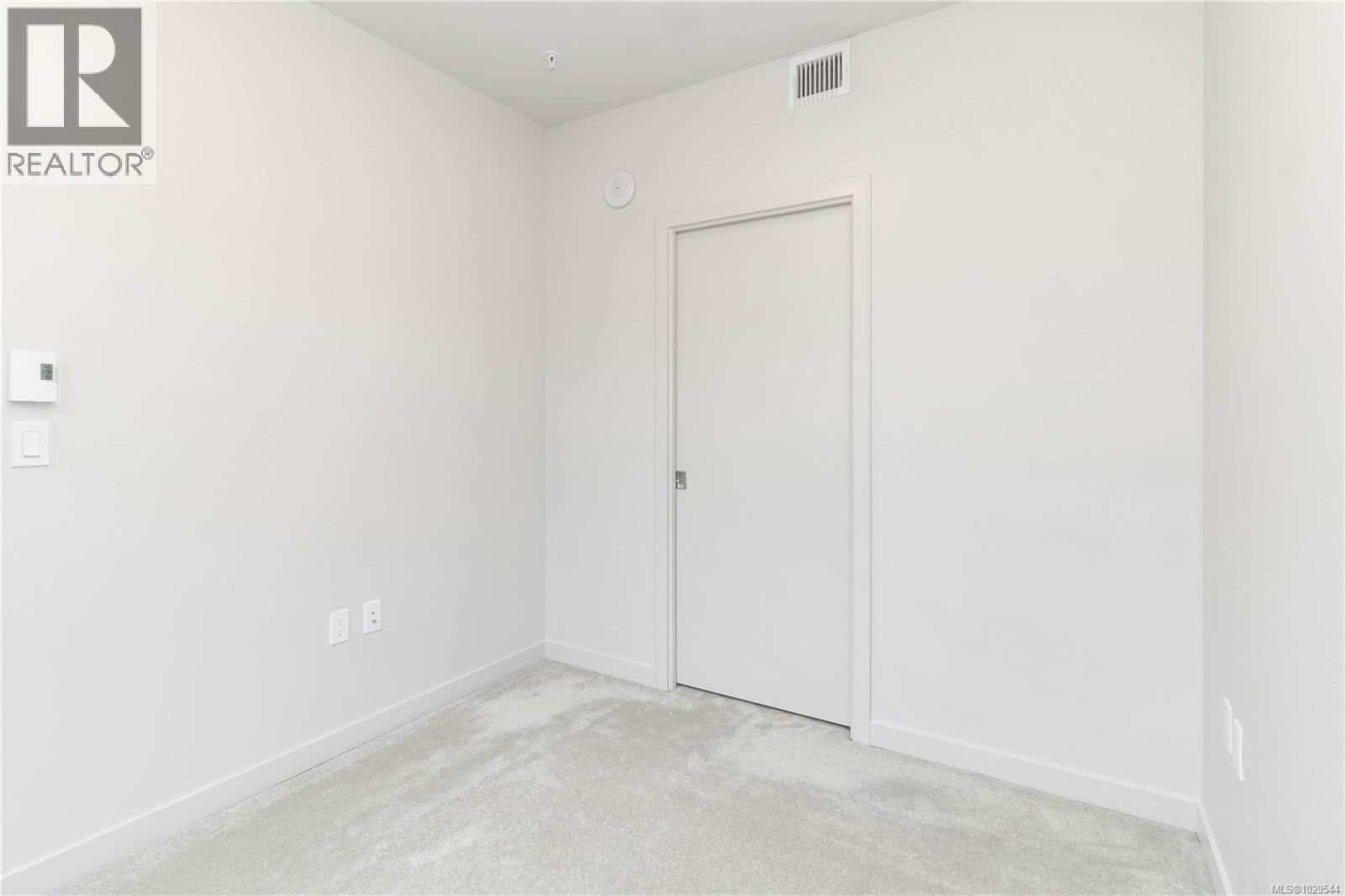 202 629 Speed Avenue, Victoria