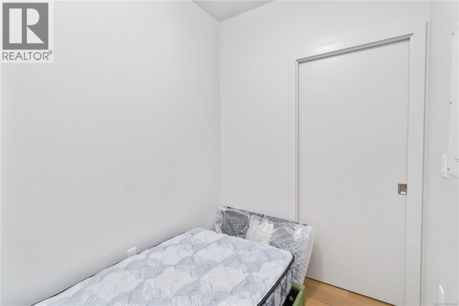 202 629 Speed Avenue, Victoria