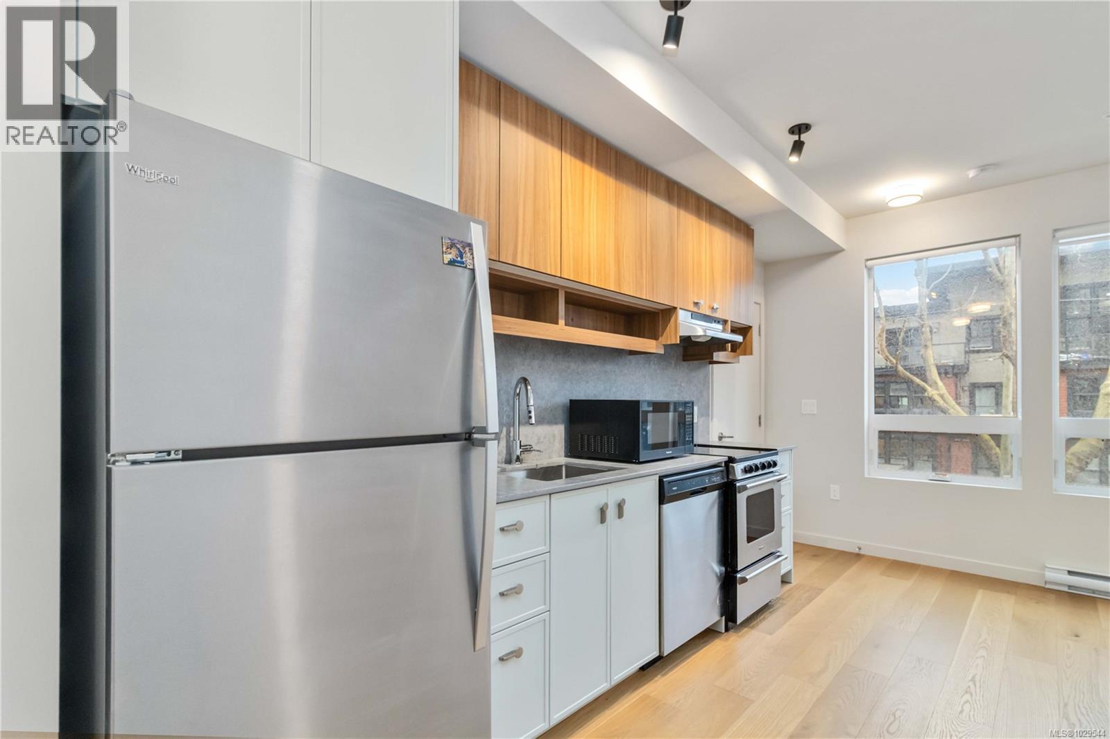 202 629 Speed Avenue, Victoria