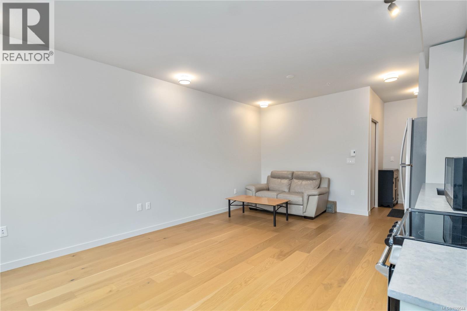 202 629 Speed Avenue, Victoria