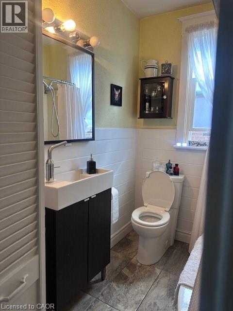 84 BARONS AVENUE N - 21