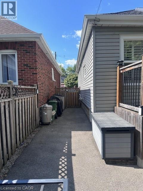 84 BARONS AVENUE N - 29