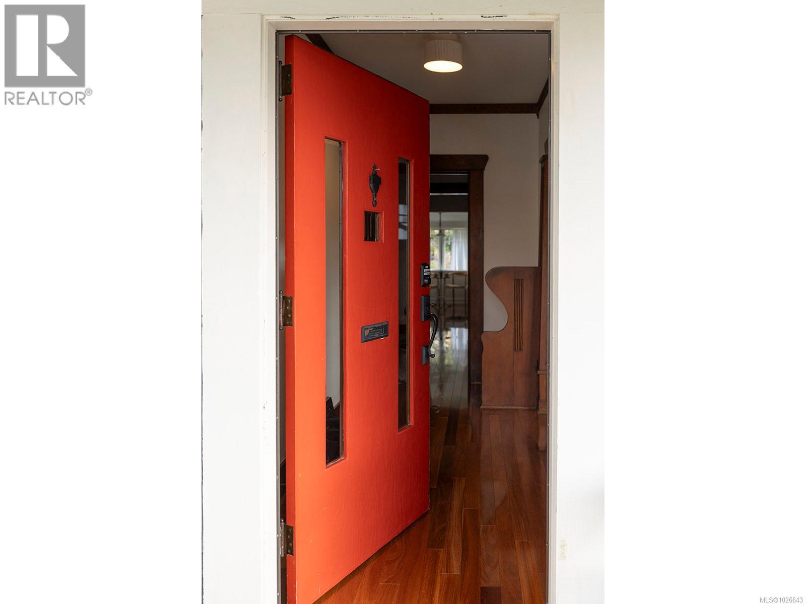 939 COWICHAN ST - 50