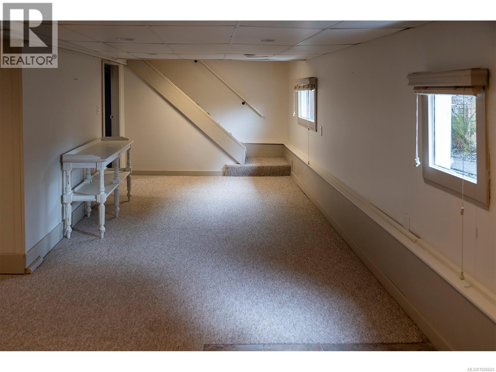 939 COWICHAN ST - 32