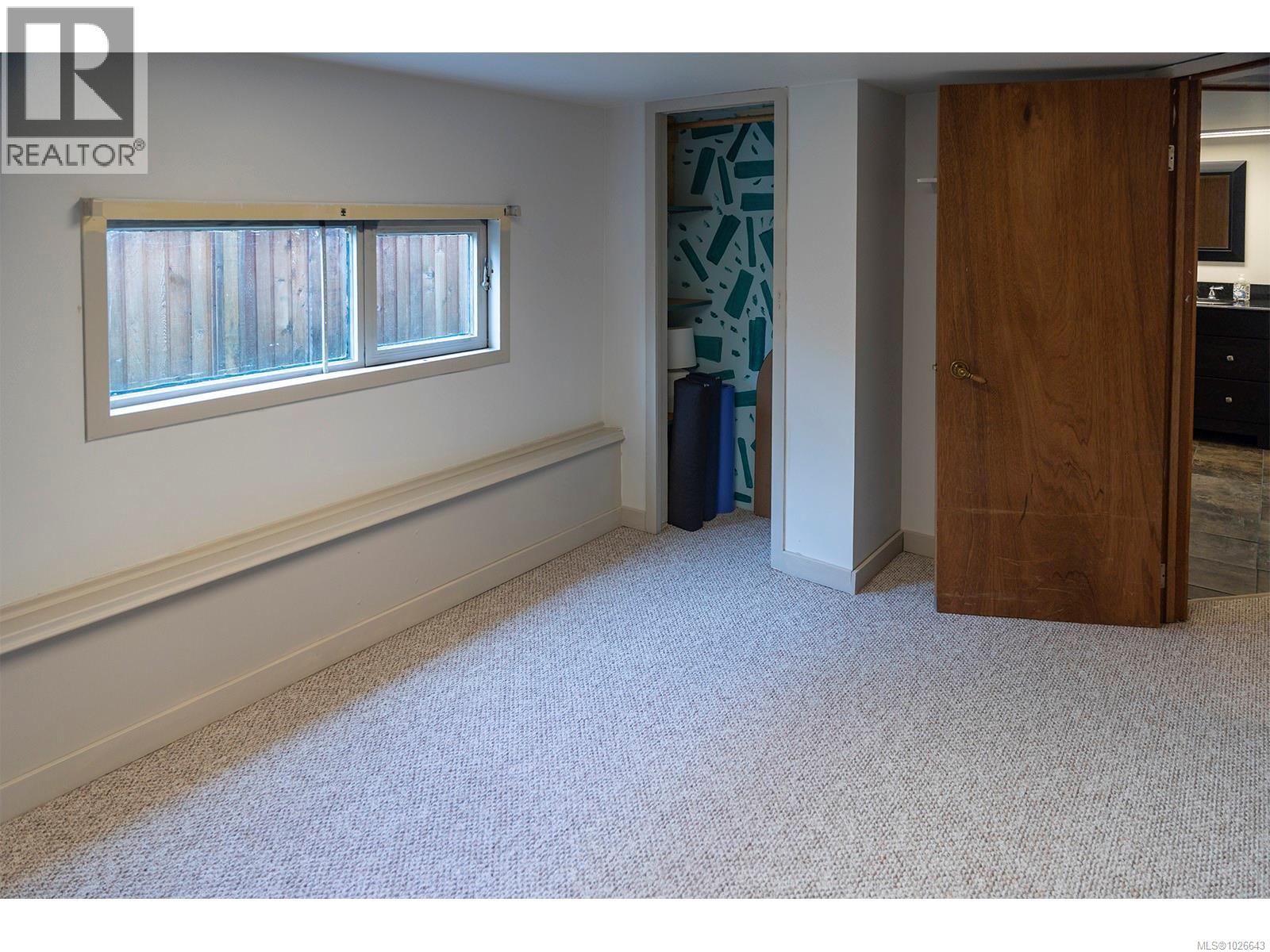 939 COWICHAN ST - 33