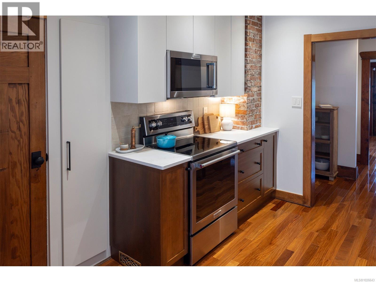 939 COWICHAN ST - 15