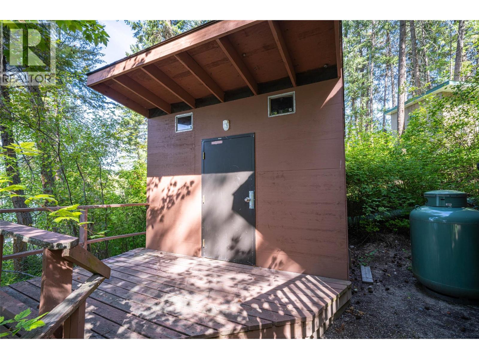 5799 Cosens Bay Road - 33