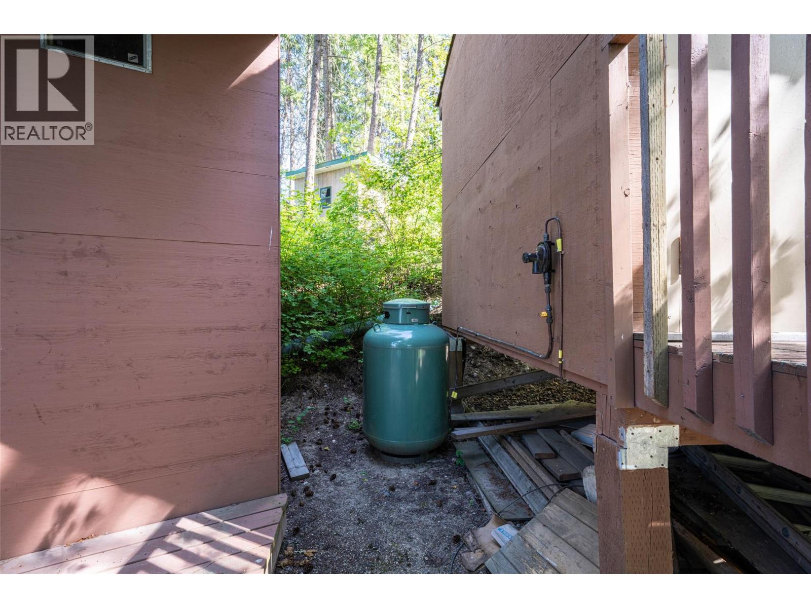 5799 Cosens Bay Road - 34