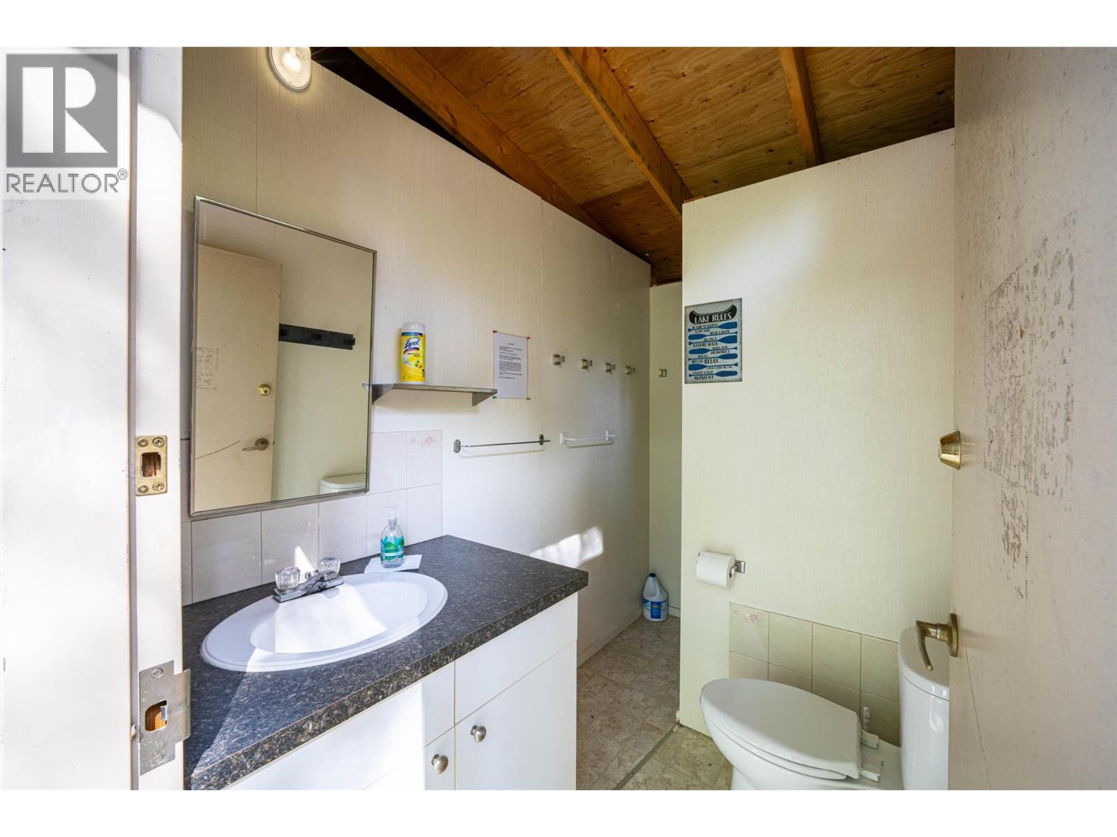 5799 Cosens Bay Road - 35
