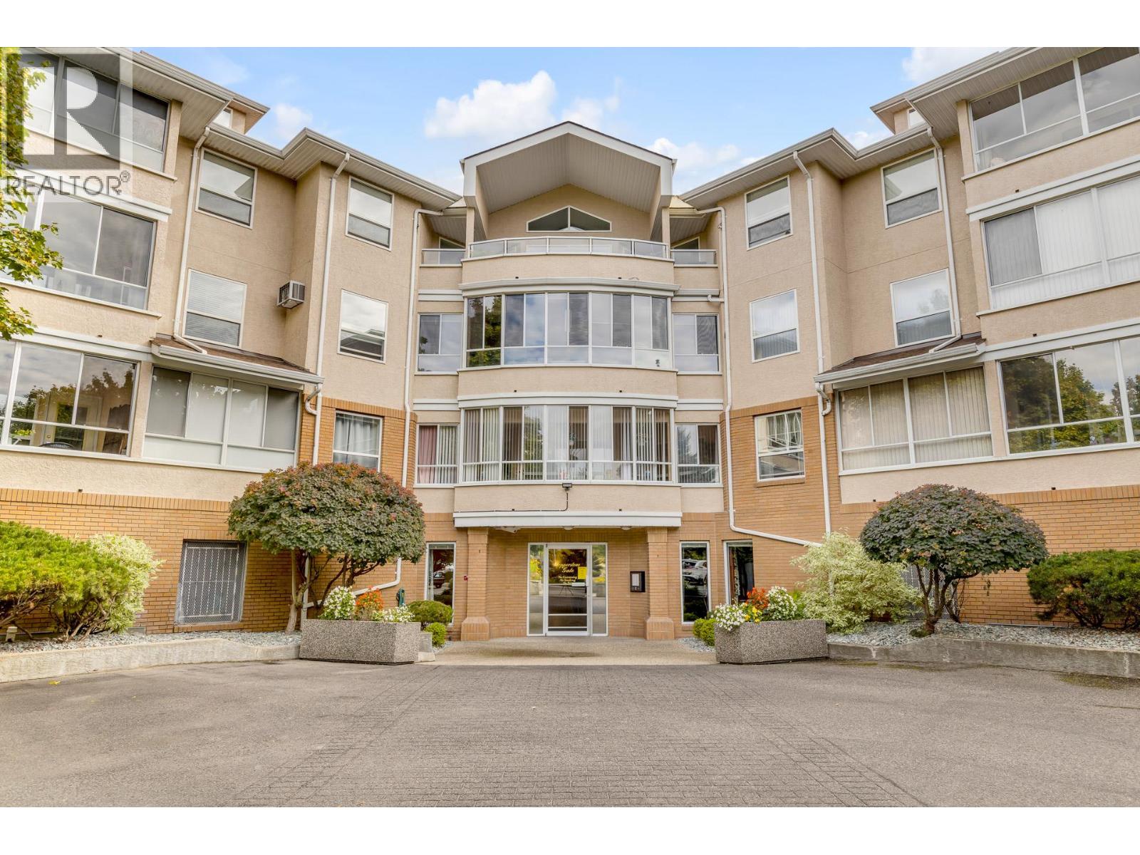 #303 933 Harvey Avenue - 1