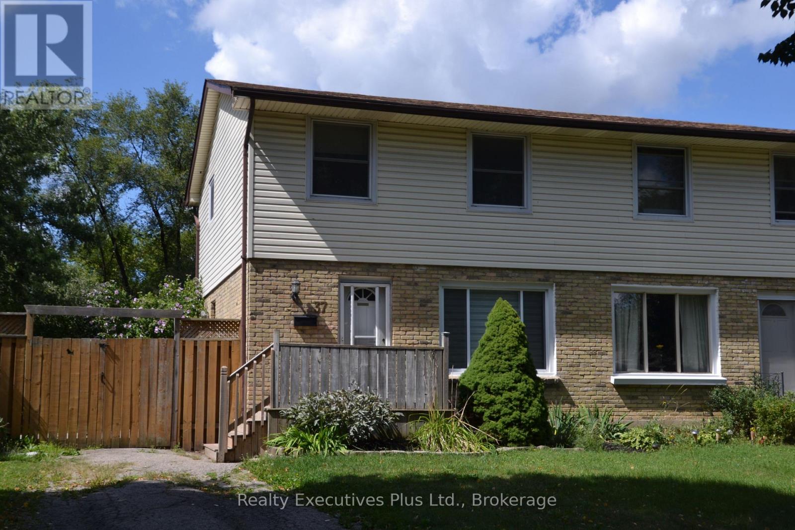 37 KINTAIL CRESCENT - 1