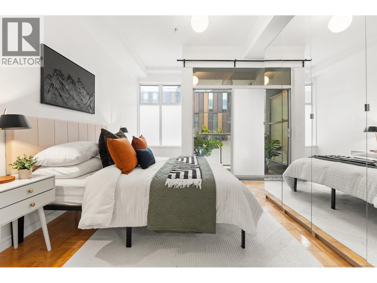 B5 238 10TH Avenue - main photo