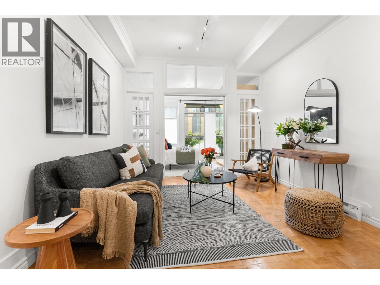 B5 238 10TH Avenue - photo 2