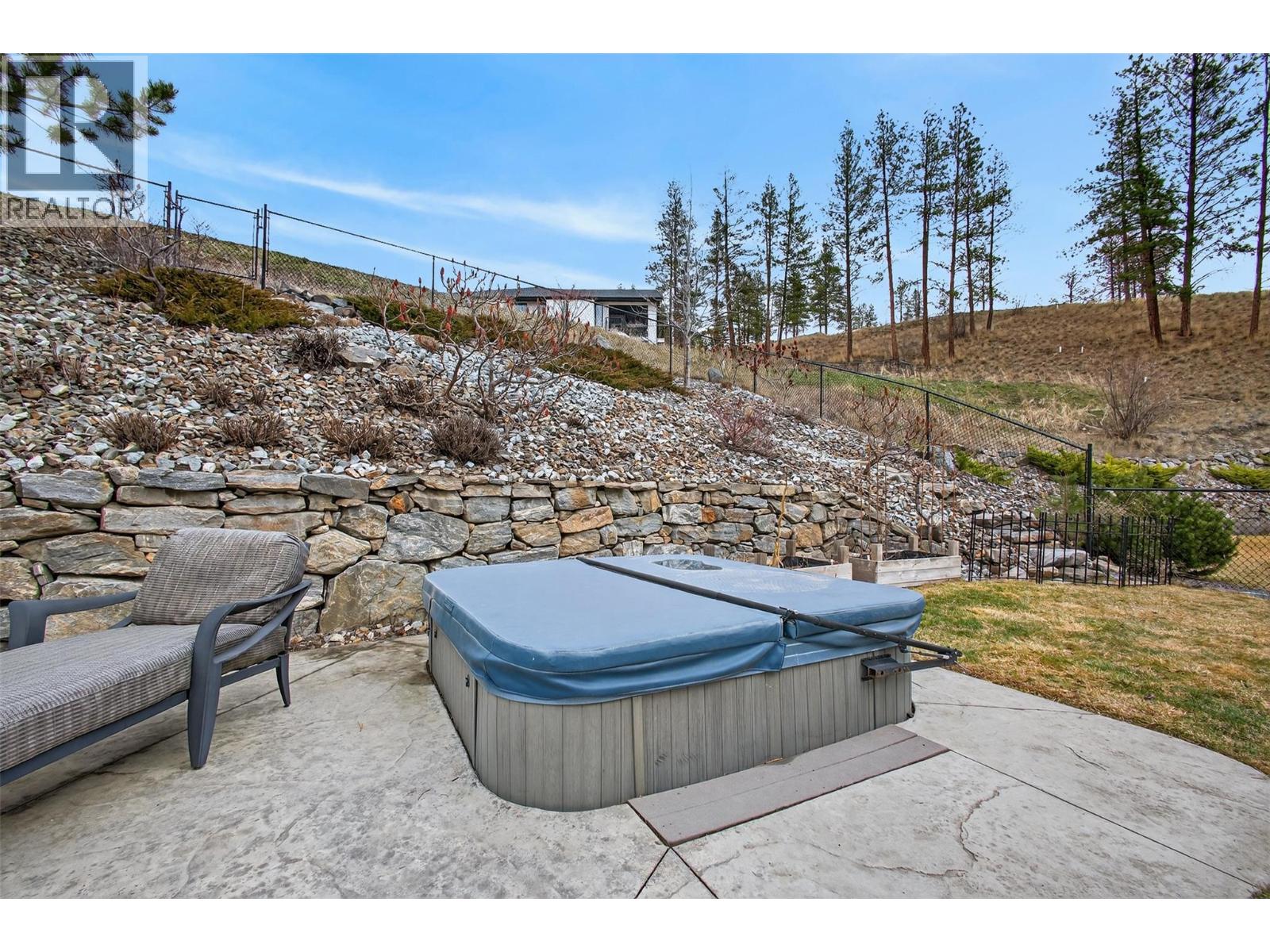 1996 Twin Ridge Court, Kelowna