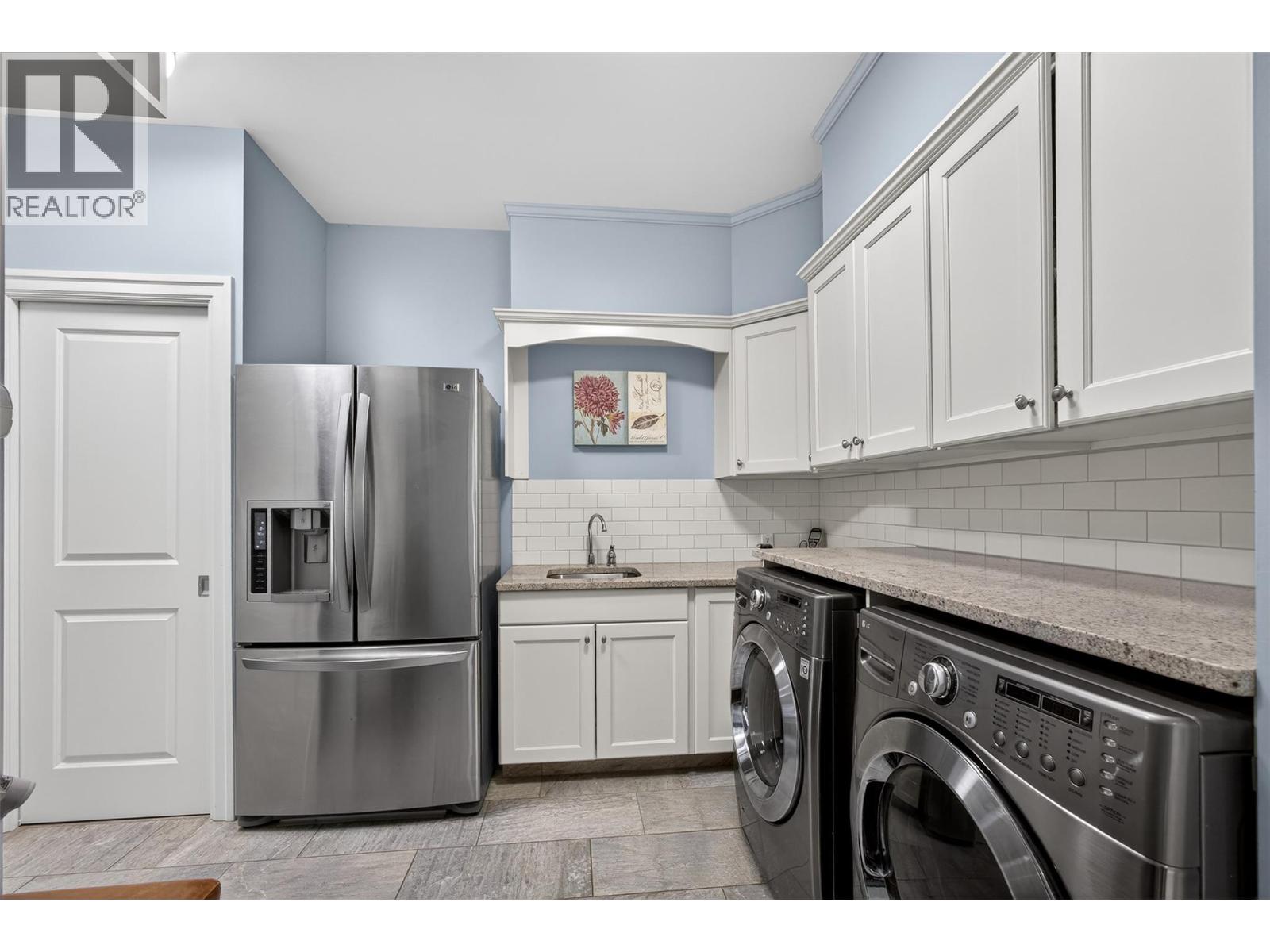 1996 Twin Ridge Court, Kelowna