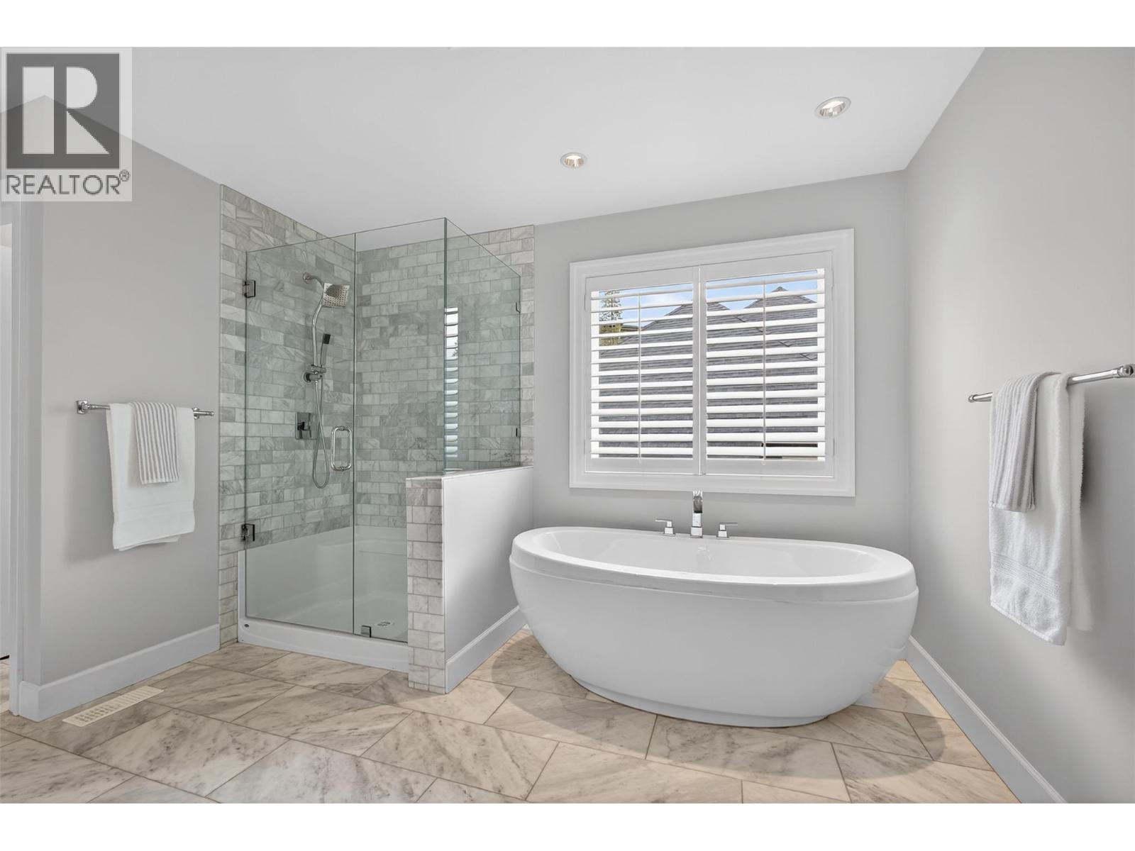 1996 Twin Ridge Court, Kelowna