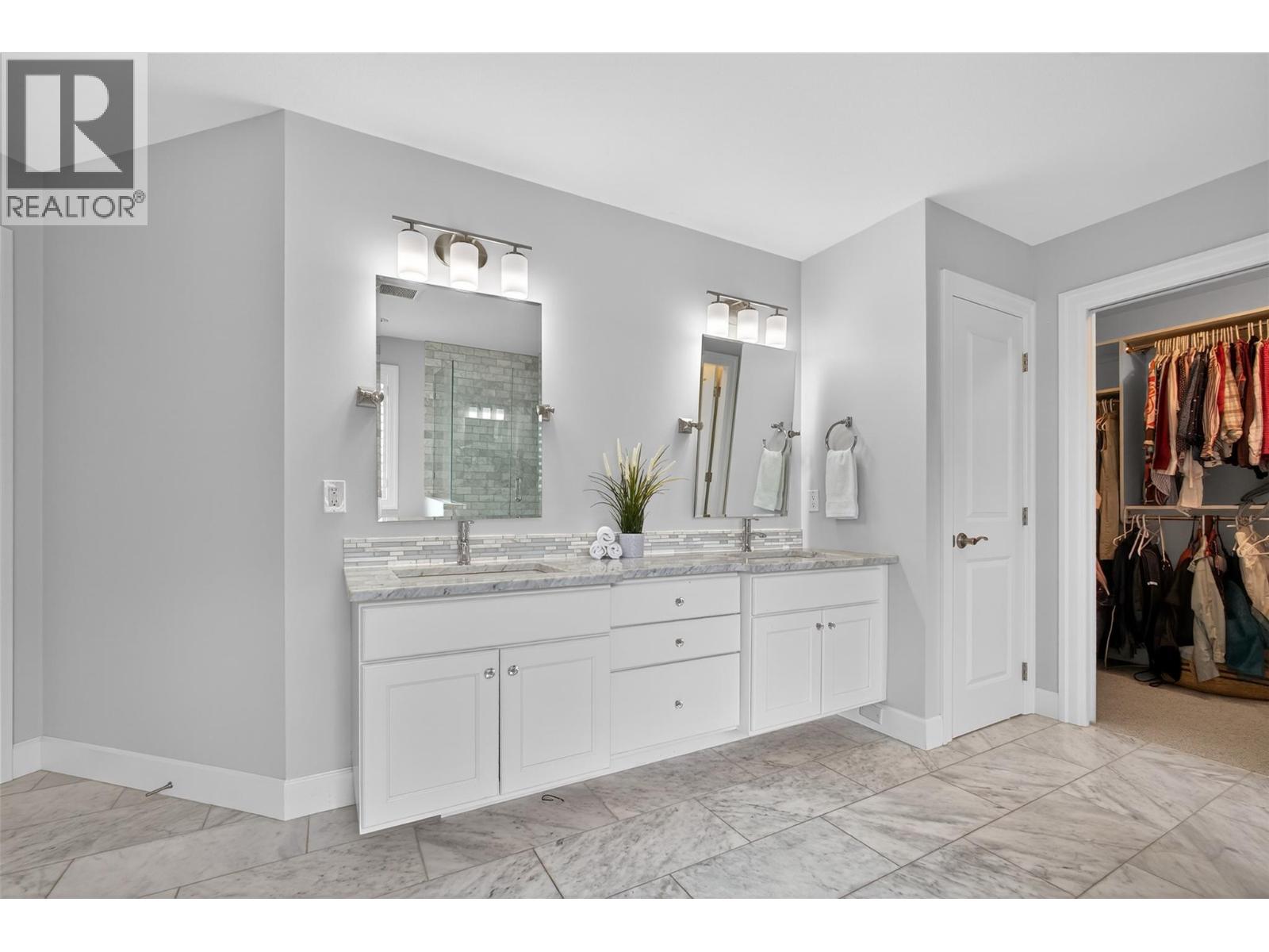 1996 Twin Ridge Court, Kelowna