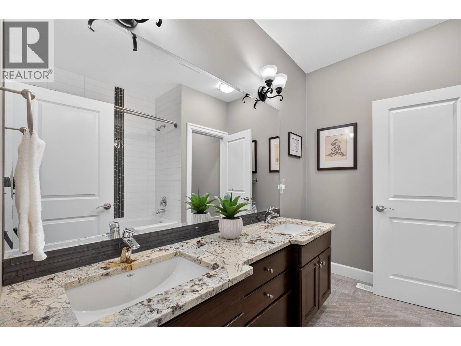 1996 Twin Ridge Court, Kelowna