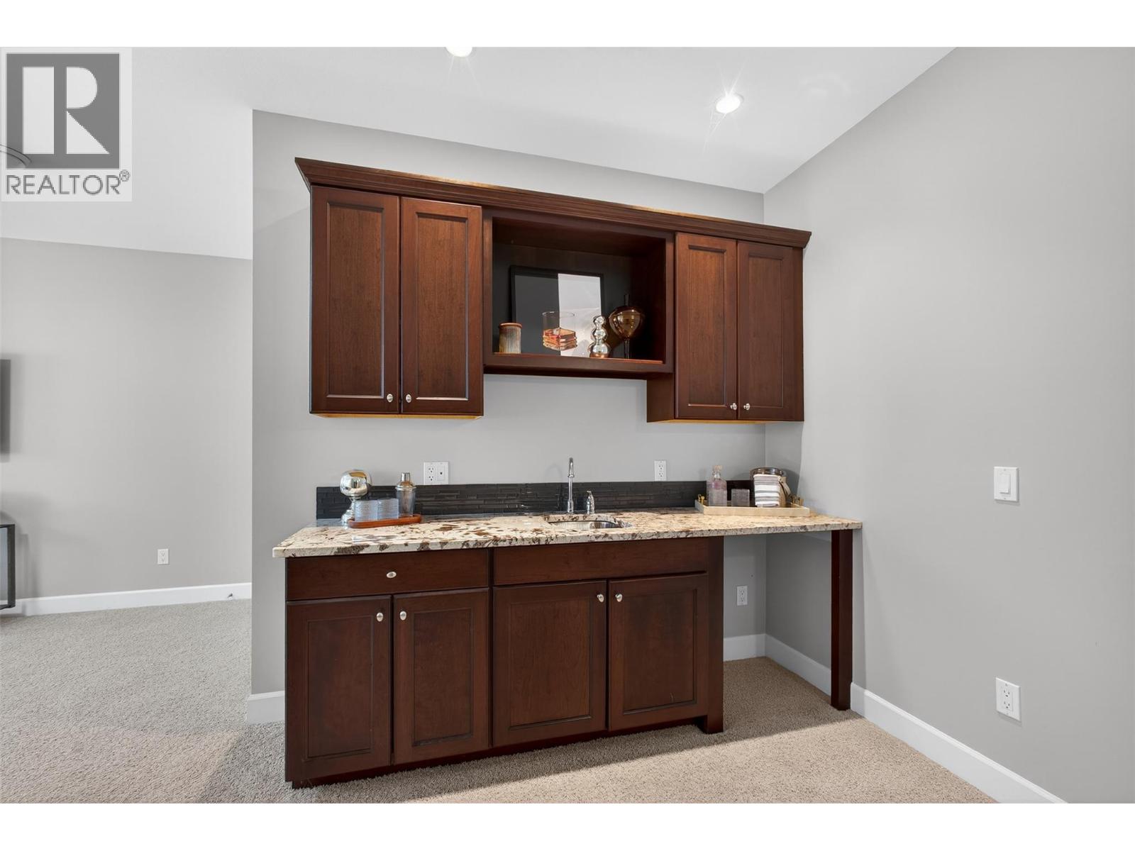 1996 Twin Ridge Court, Kelowna