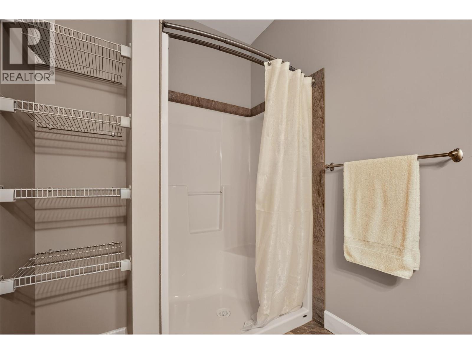 1996 Twin Ridge Court, Kelowna