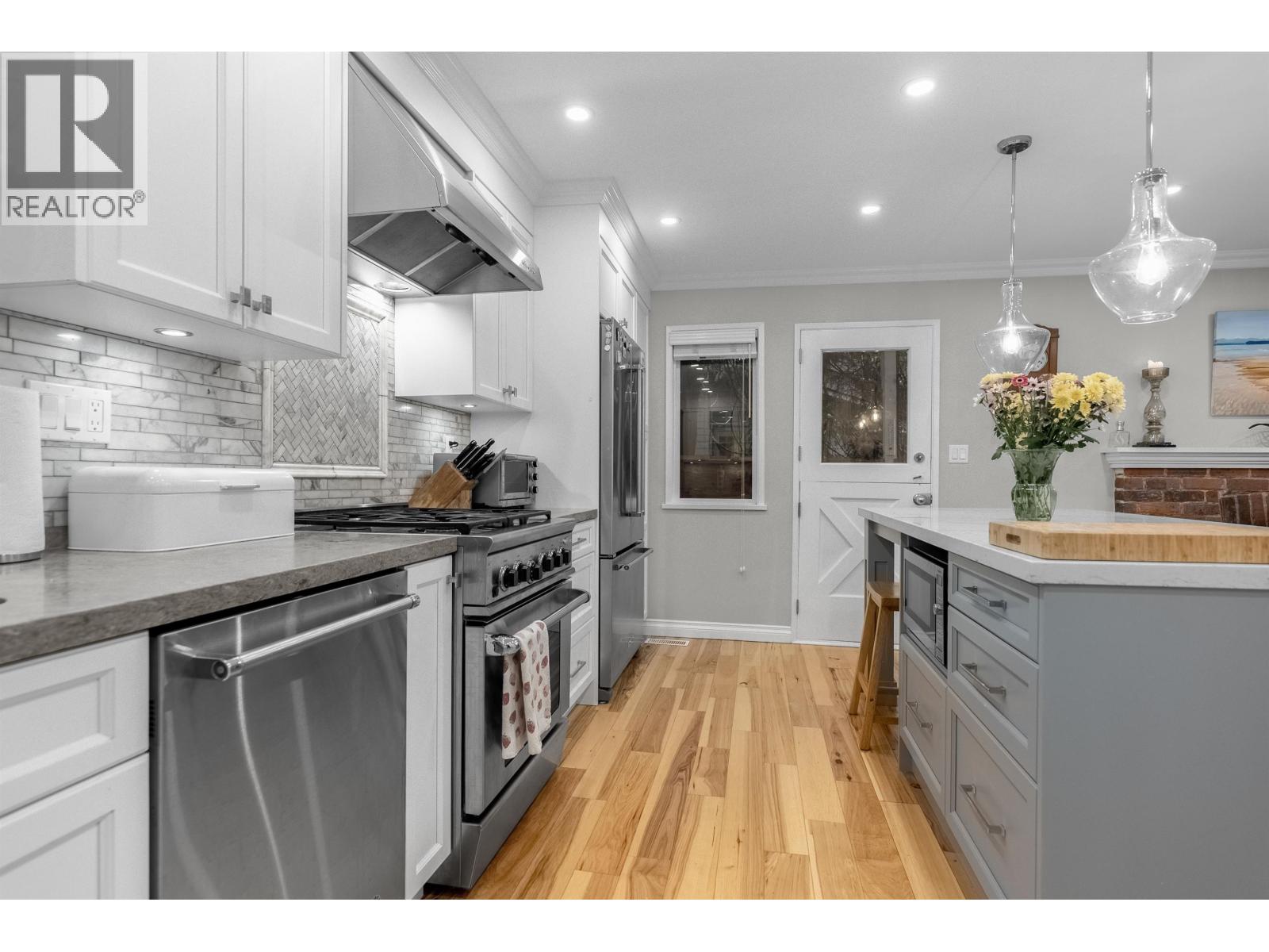 526 NEWDALE PLACE, West Vancouver