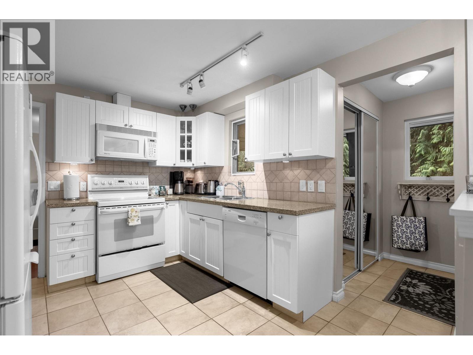 526 NEWDALE PLACE, West Vancouver