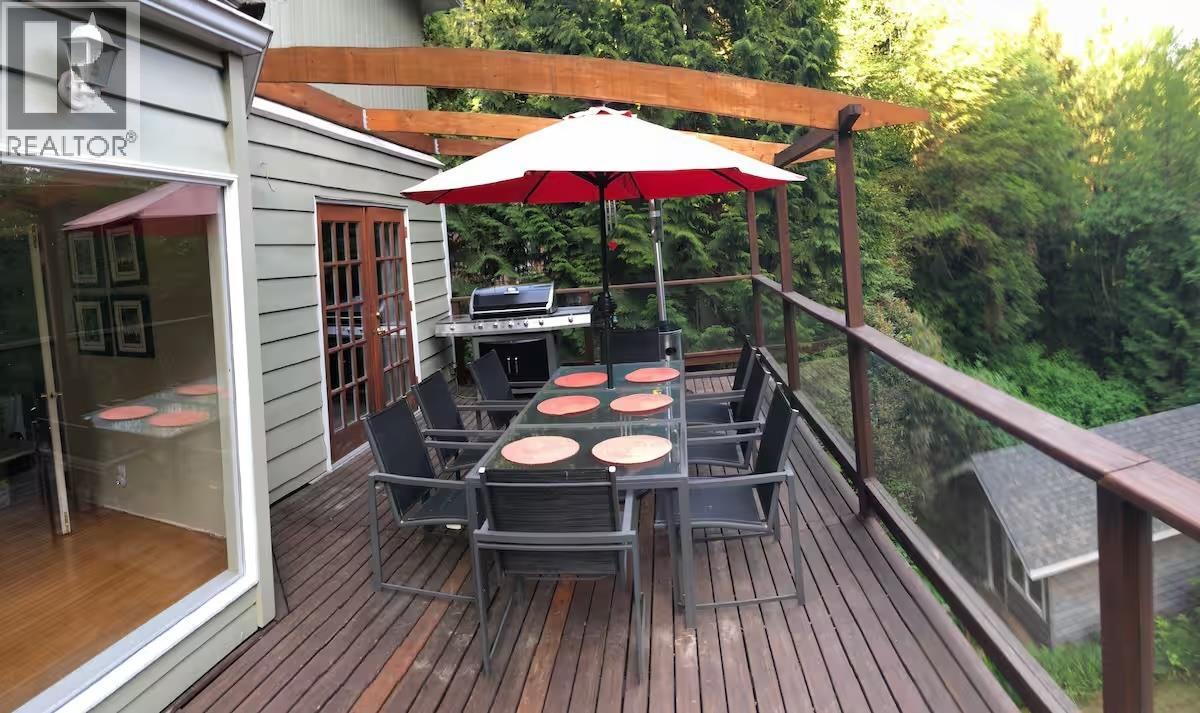 526 NEWDALE PLACE, West Vancouver