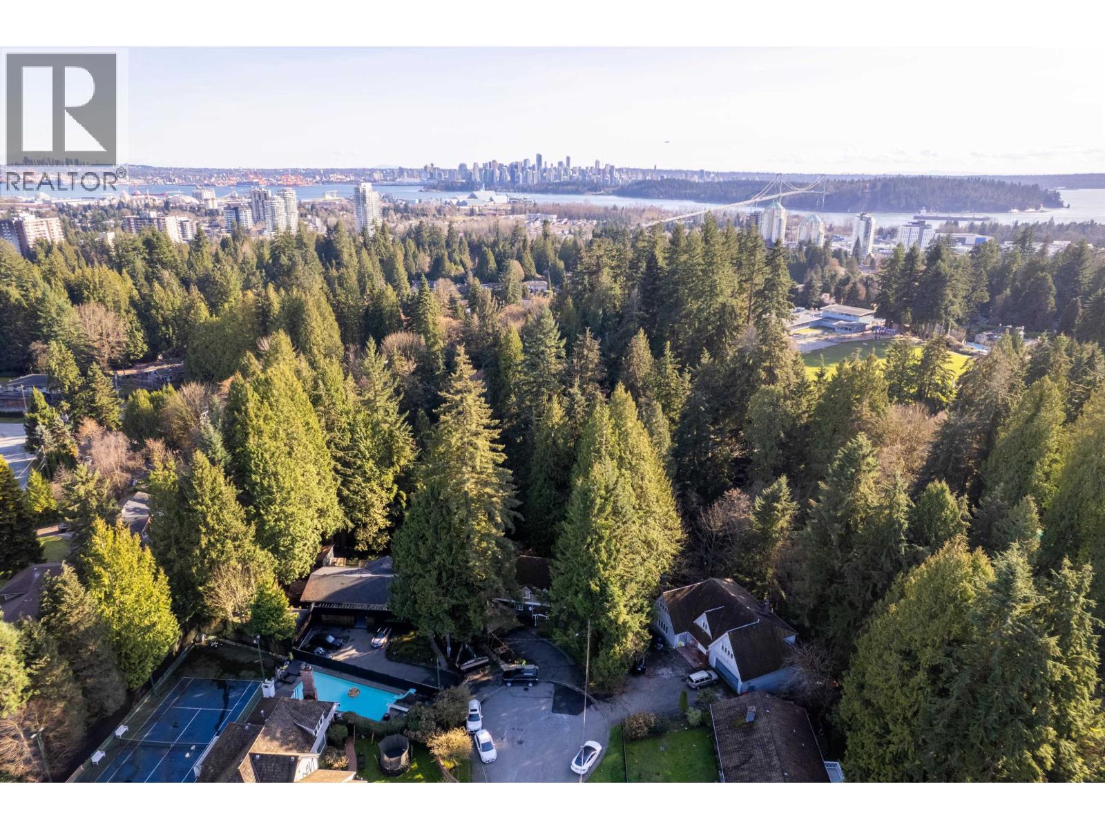 526 NEWDALE PLACE, West Vancouver