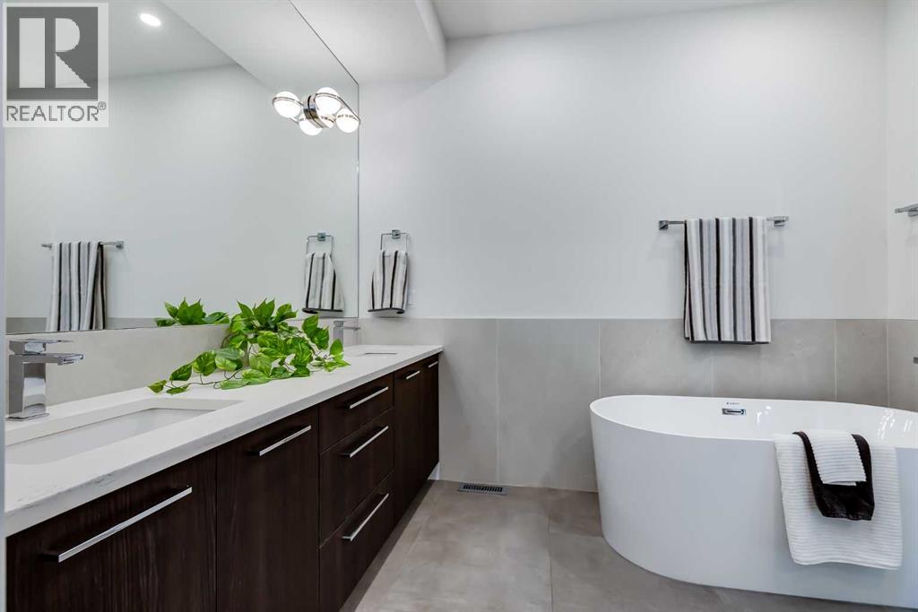 544 37 Street NW, Calgary, Alberta