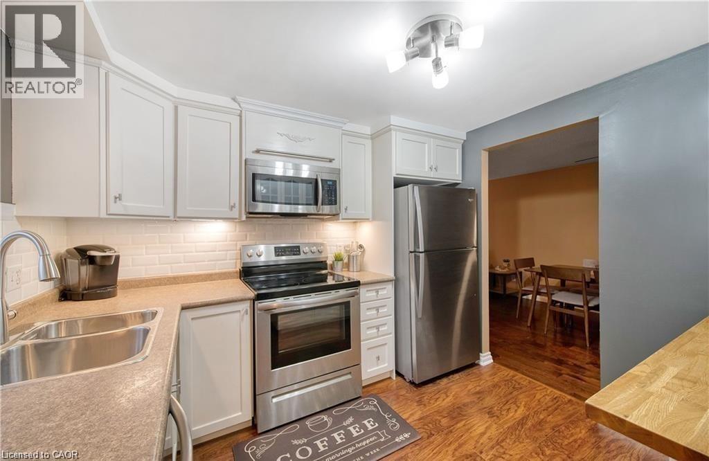 6 BARDADYN Court - 8