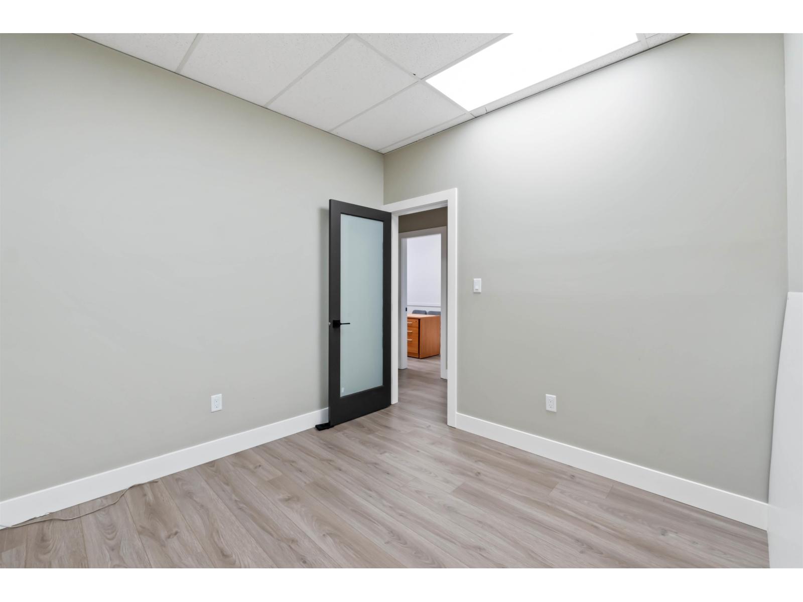 205 31549 SOUTH FRASER WAY — photo 22