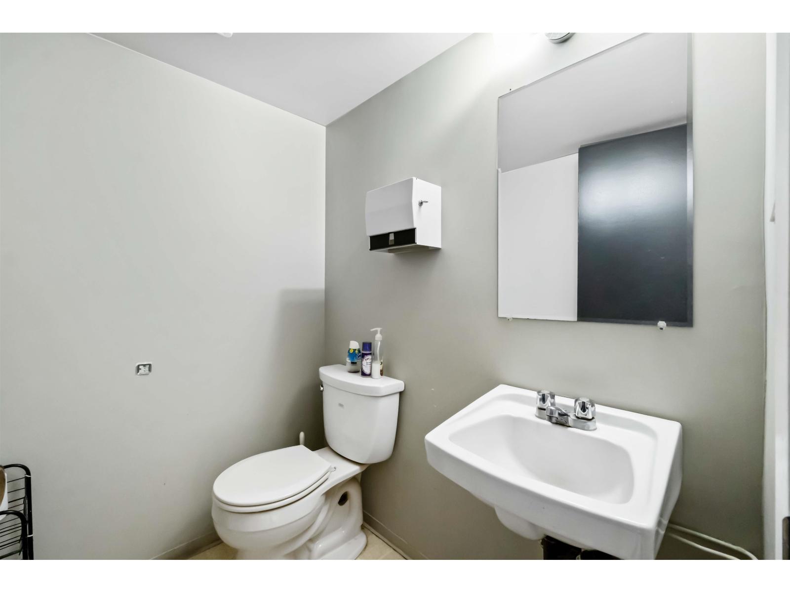 205 31549 SOUTH FRASER WAY — photo 28