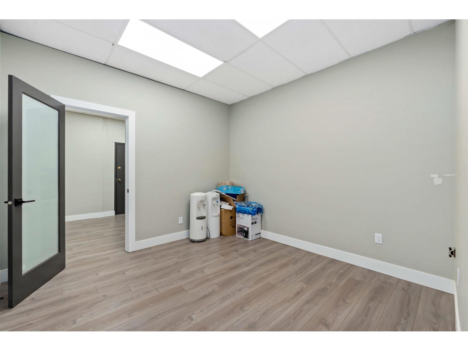205 31549 SOUTH FRASER WAY — photo 29