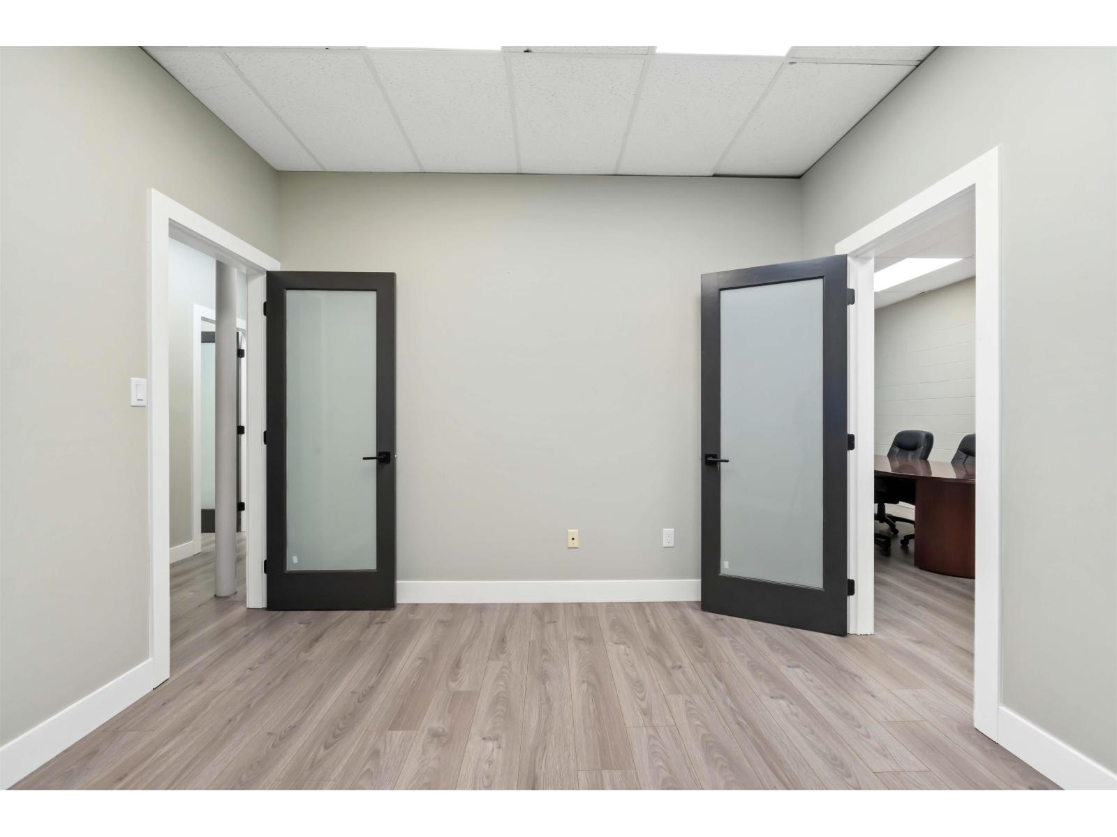 205 31549 SOUTH FRASER WAY — photo 30