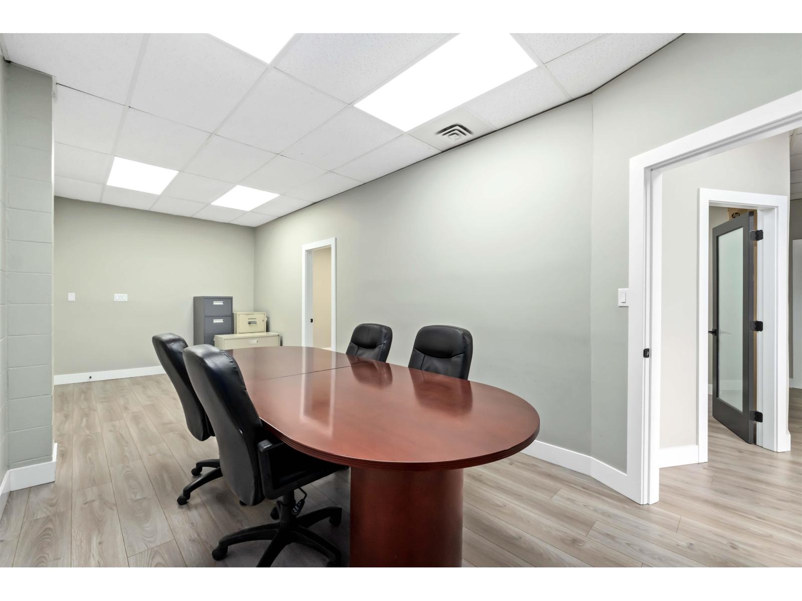 205 31549 SOUTH FRASER WAY — photo 32