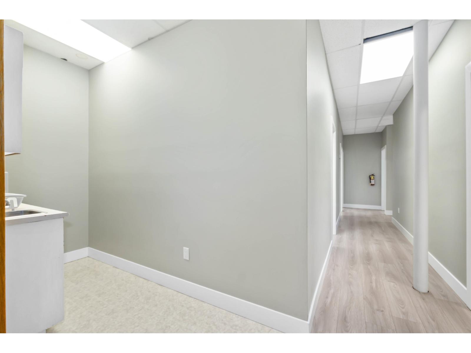 205 31549 SOUTH FRASER WAY — photo 37