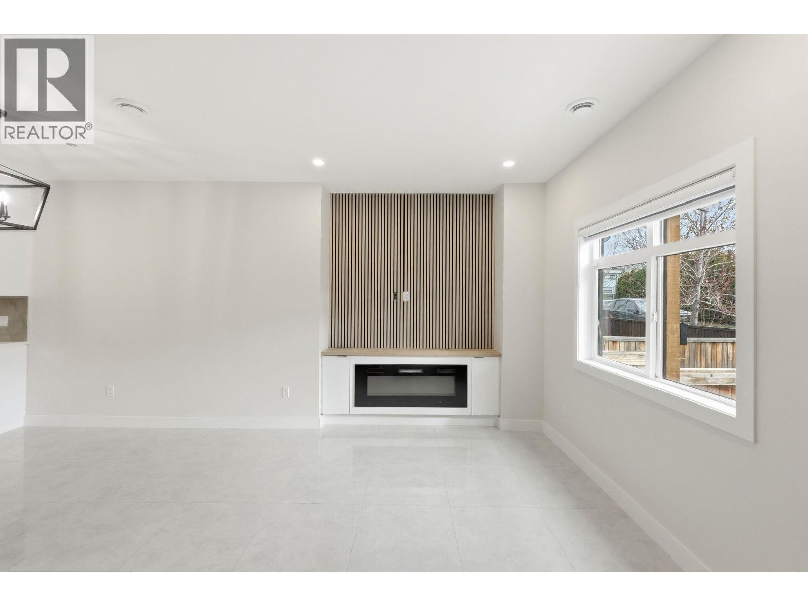 #4 722 Coopland Crescent - 12