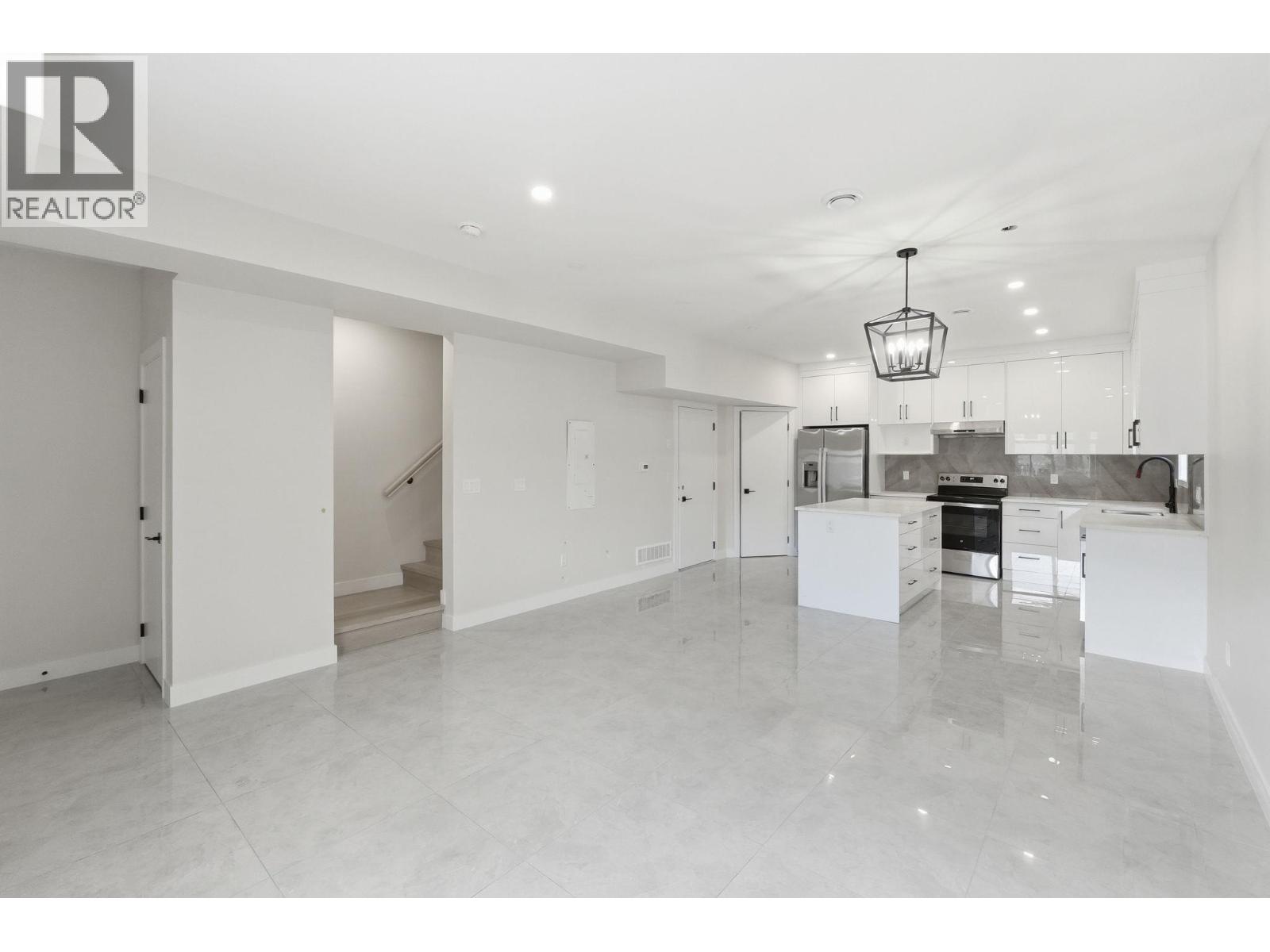 #4 722 Coopland Crescent - 5