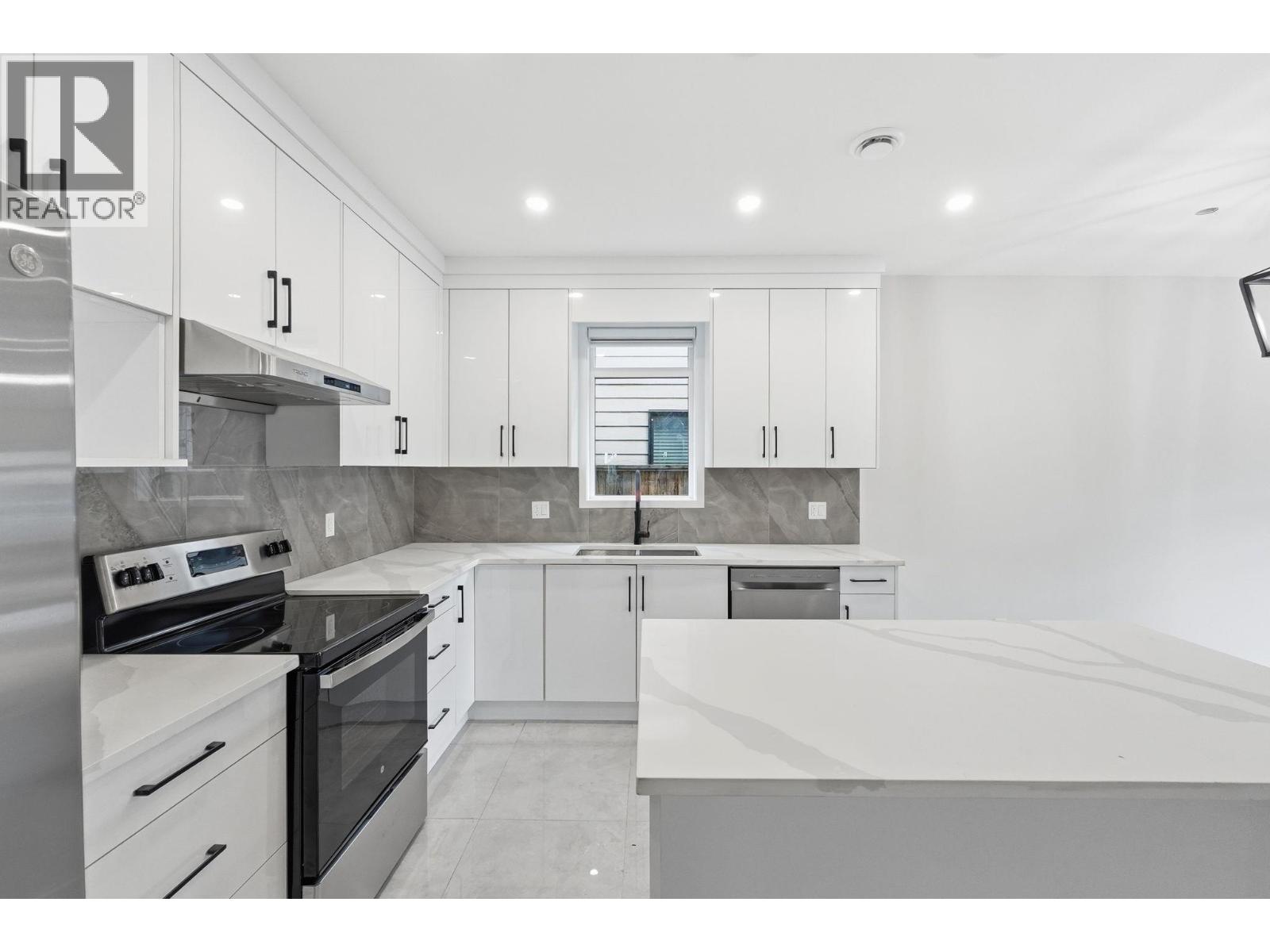 #4 722 Coopland Crescent - 8