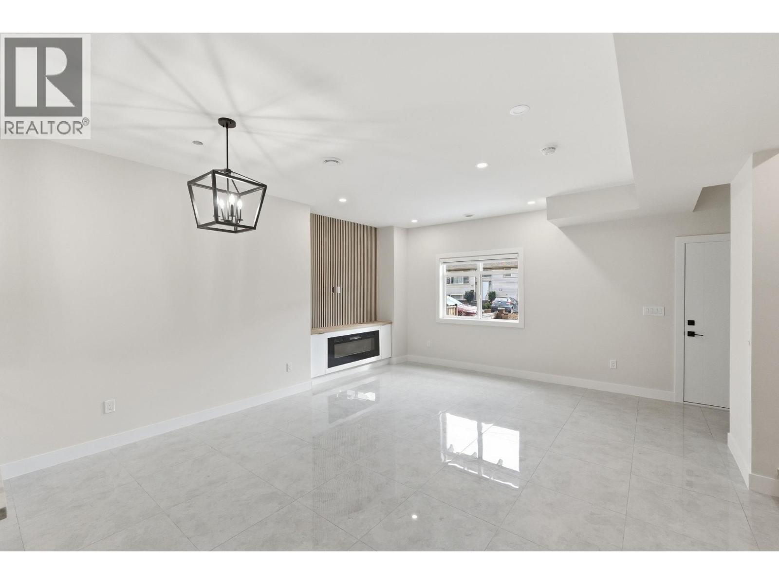 #4 722 Coopland Crescent - 11
