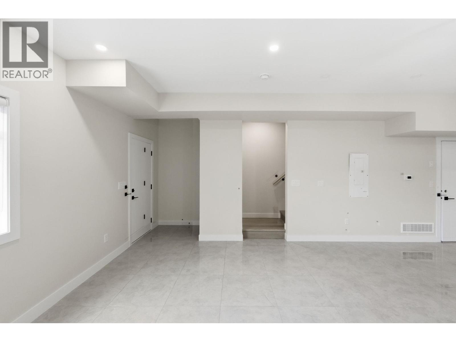 #4 722 Coopland Crescent - 13