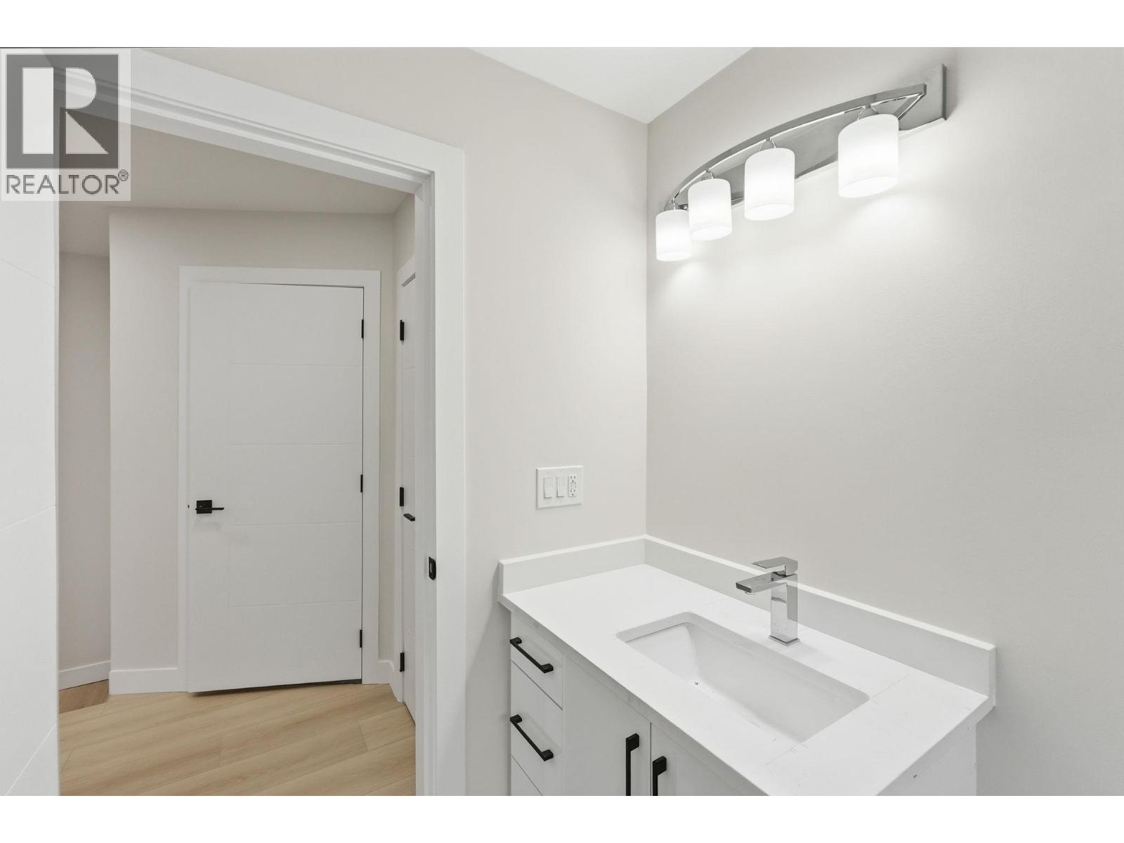 #4 722 Coopland Crescent - 19
