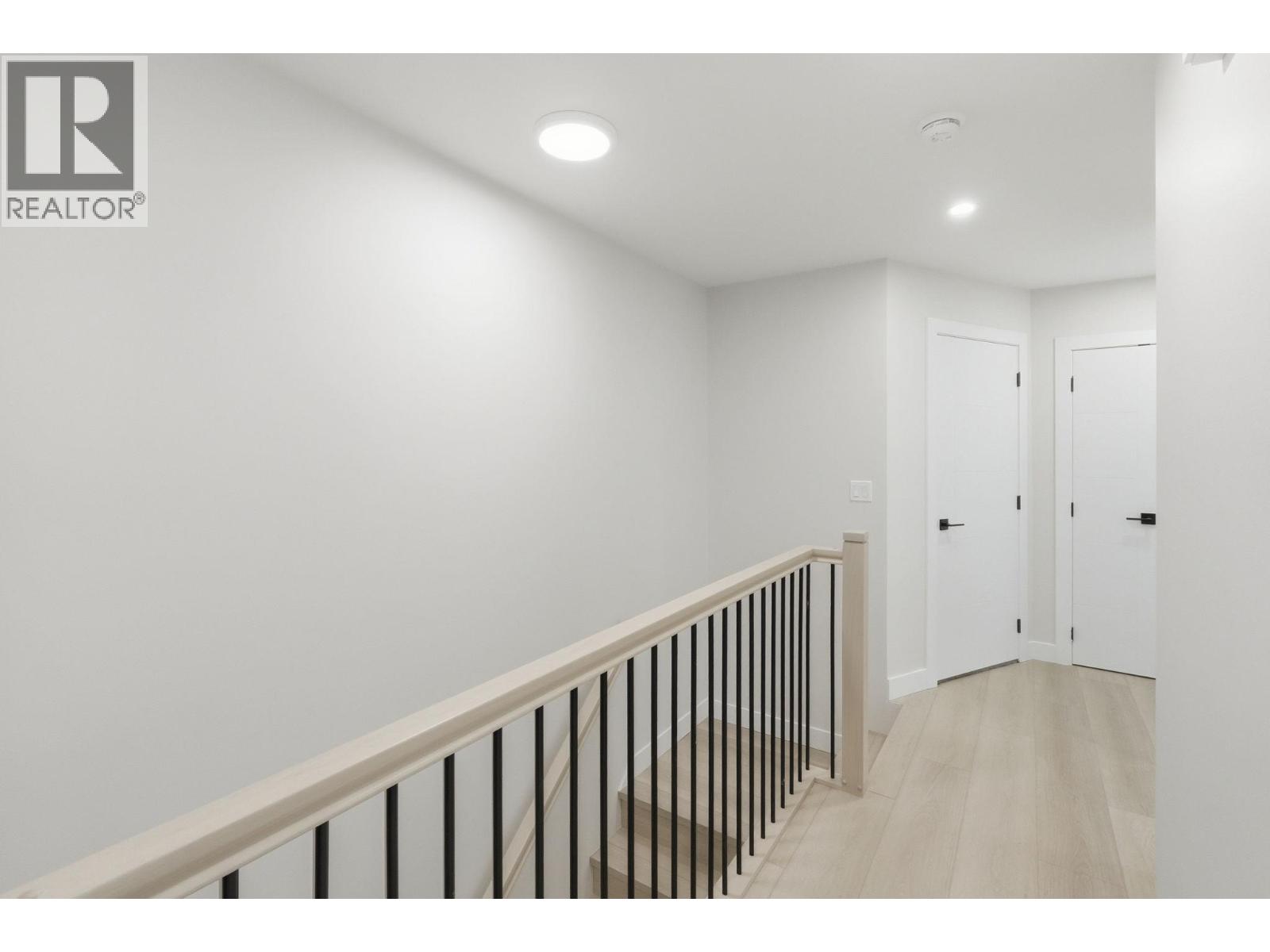 #4 722 Coopland Crescent - 30