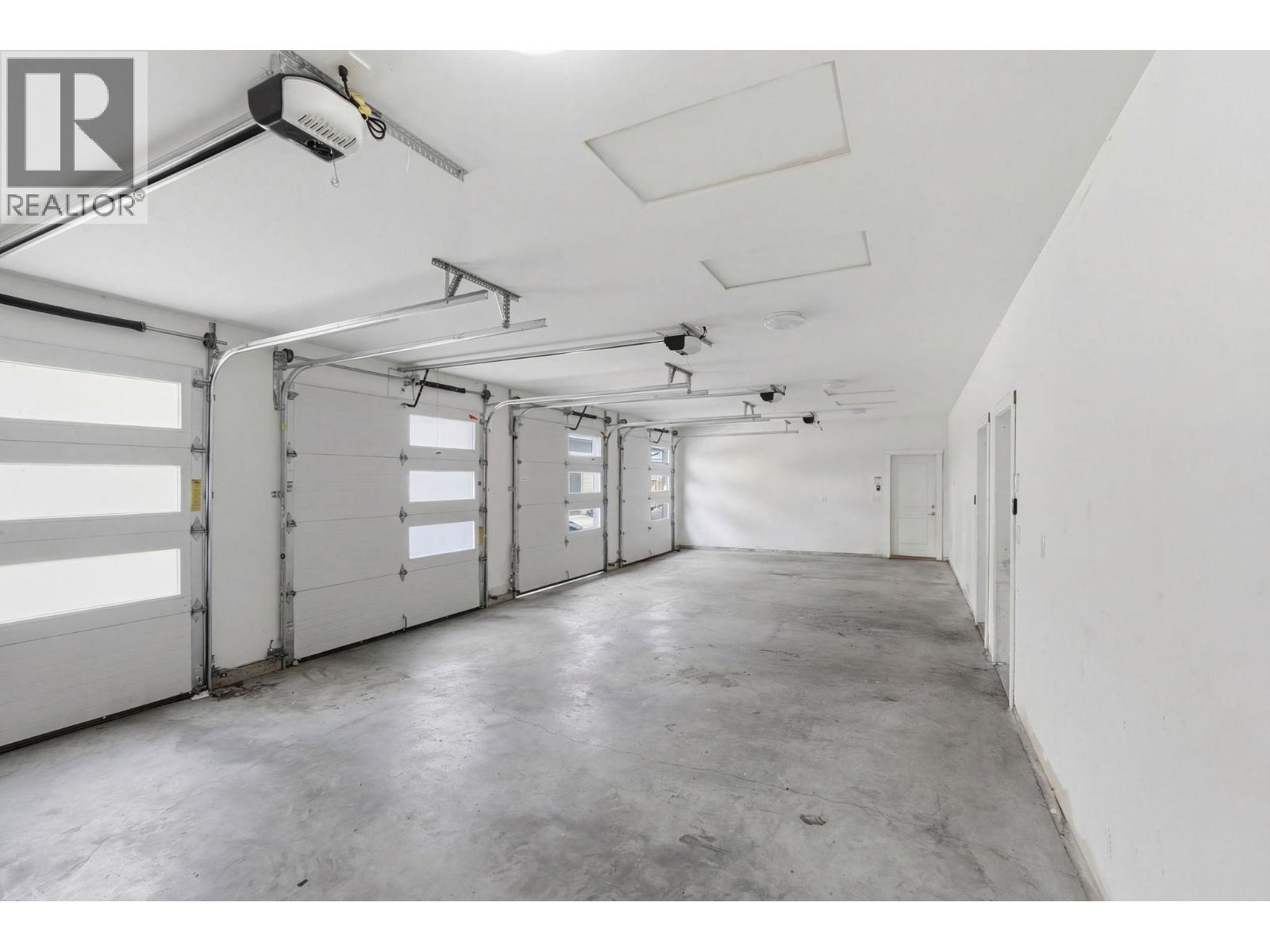 #4 722 Coopland Crescent - 32