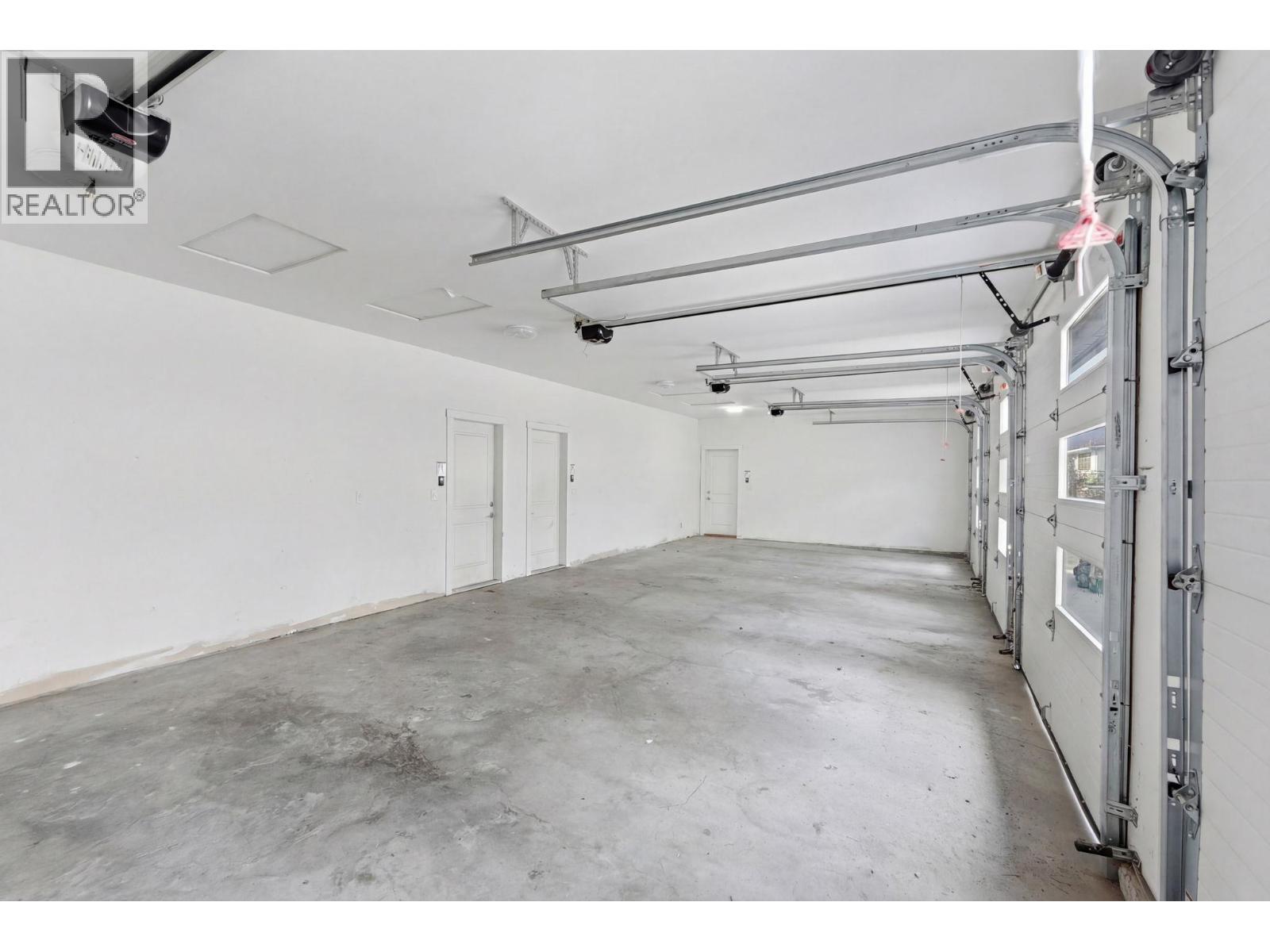 #4 722 Coopland Crescent - 33