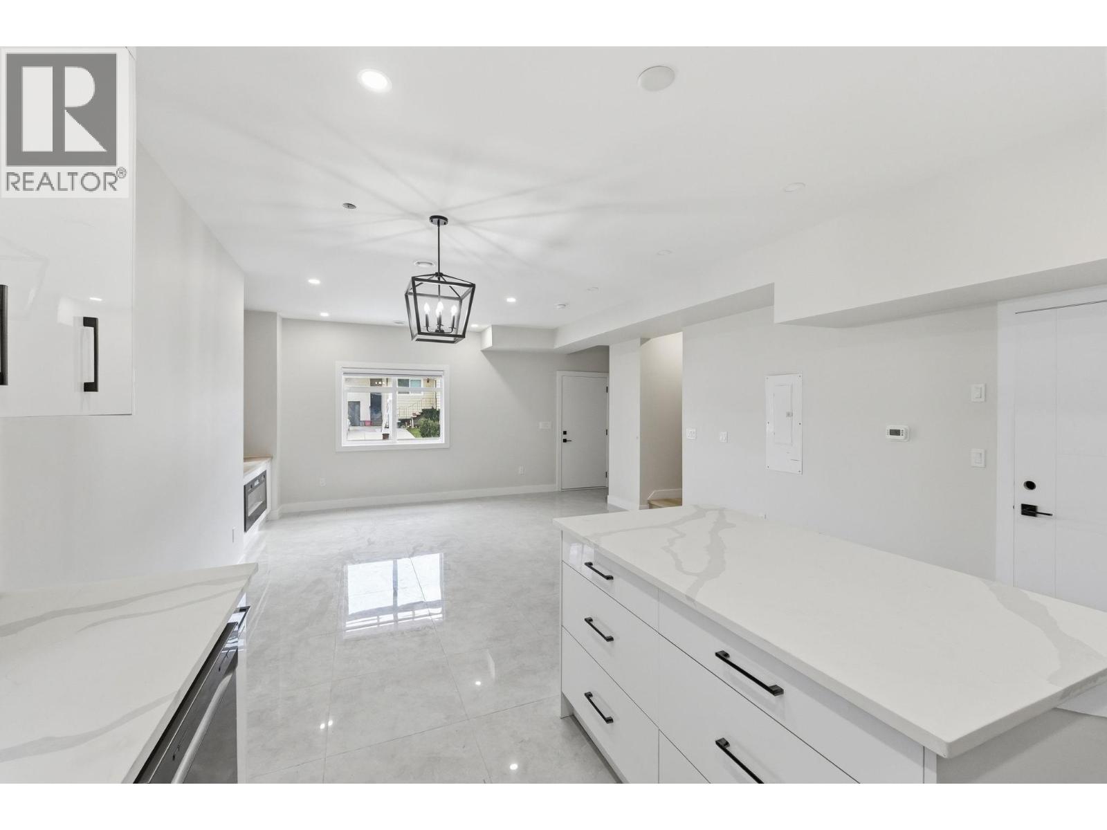 #4 722 Coopland Crescent - 9