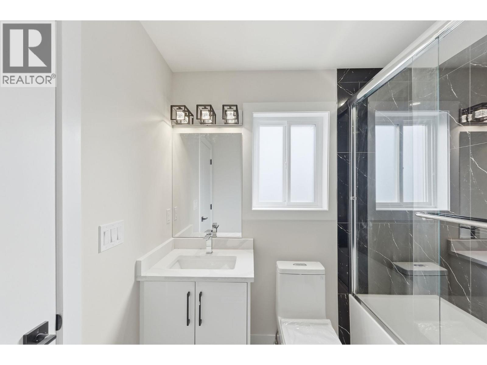 #4 722 Coopland Crescent - 28