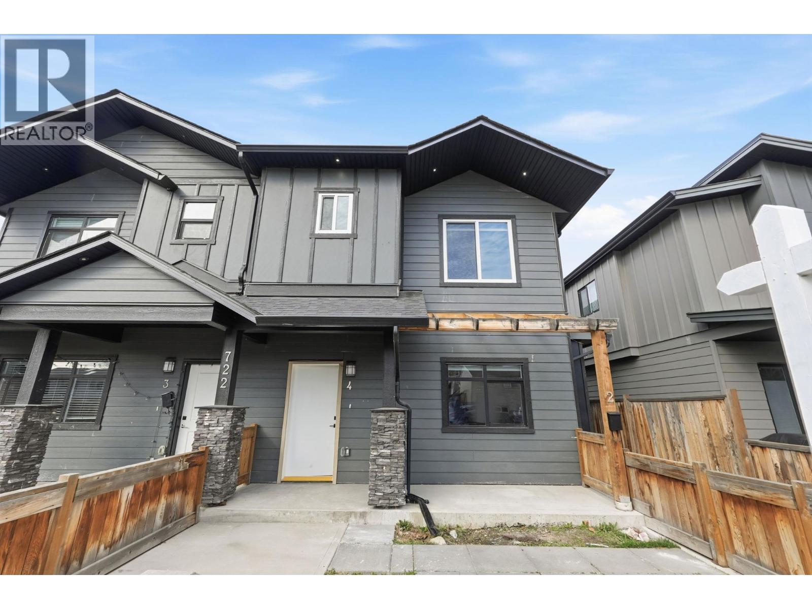 #4 722 Coopland Crescent - 2