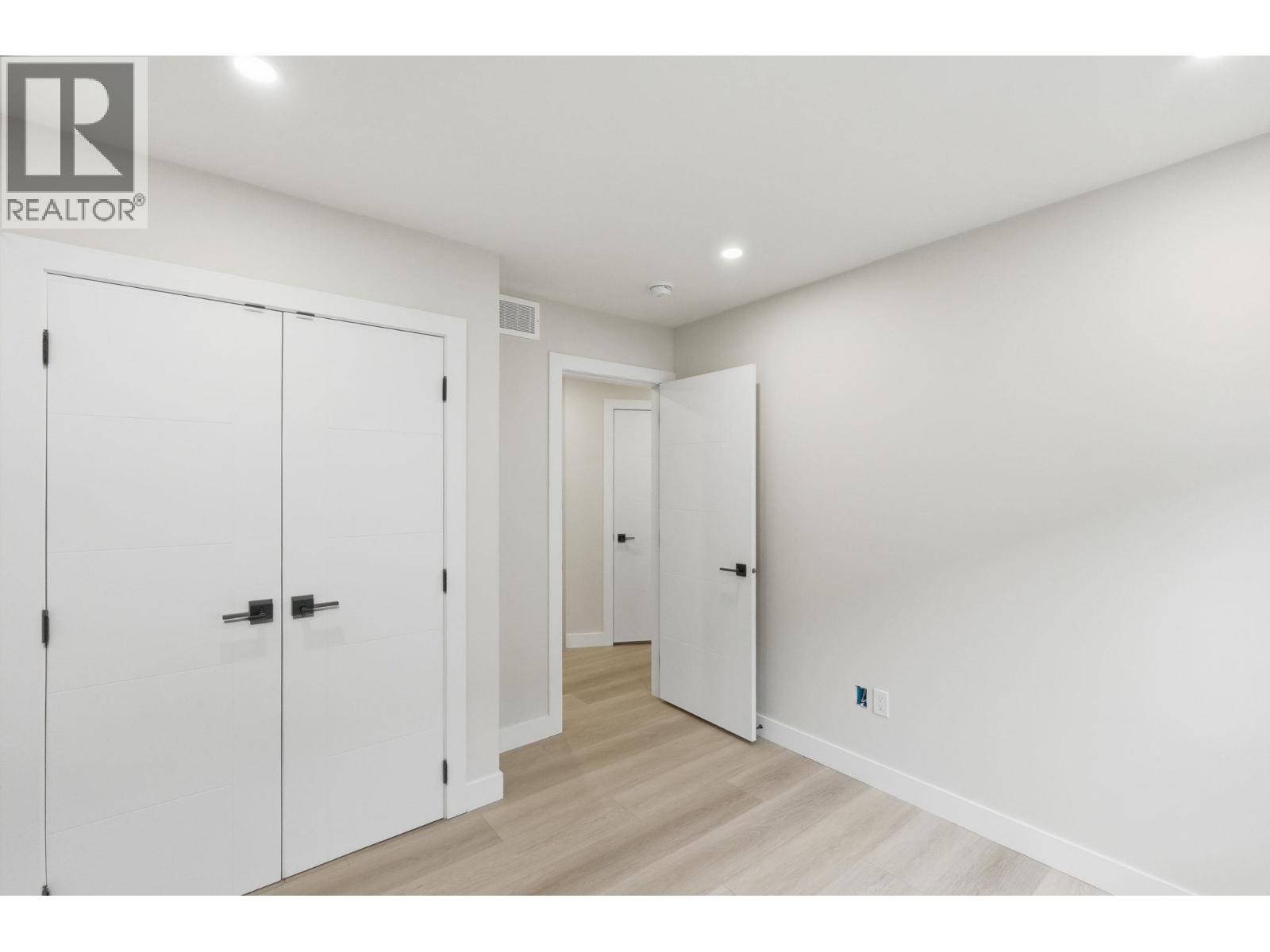 #4 722 Coopland Crescent - 23